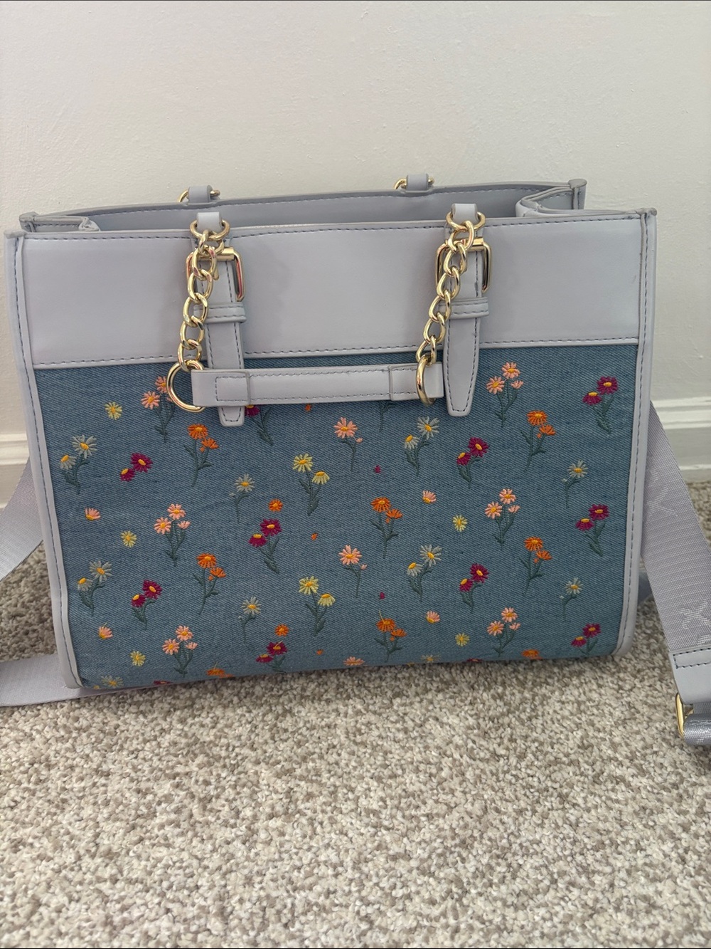 Betsey Johnson Light Blue Floral Shoulder Bag with Pastel Hot Air Balloon Charm - Picture 4 of 8